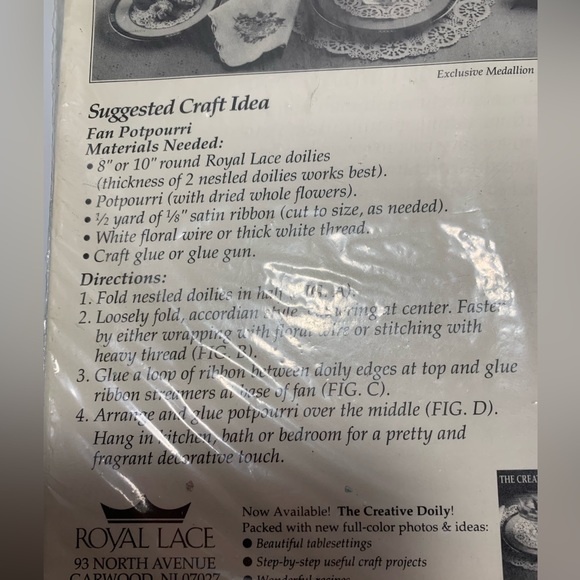 Vintage 8 Inch Doilies Paper Lace Poinsettias Package of 12 New in Package - Picture 6 of 6